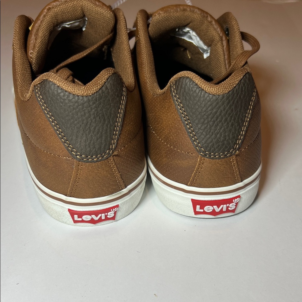 Men's Levi's Tan Sneakers size 9 - NWT - Picture 4 of 7